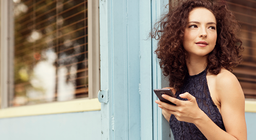 girl-with-cellphone